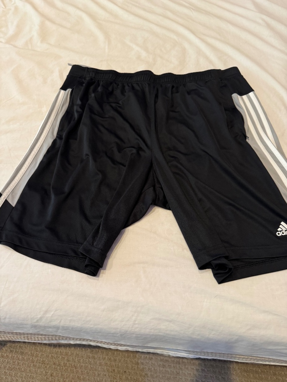 Men’s adidas shorts, black, aeroready, XXL, triple stripe, excellent condition